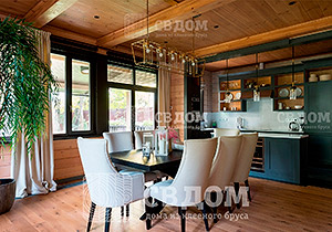 Кухня и столовая в деревянном доме